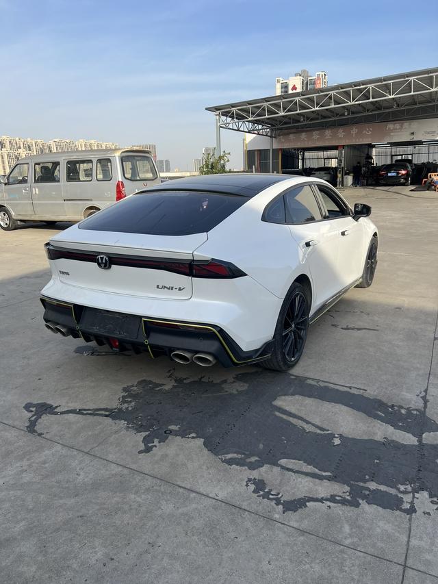 Changan UNI-V 2022 1.5T Sport – фото 17