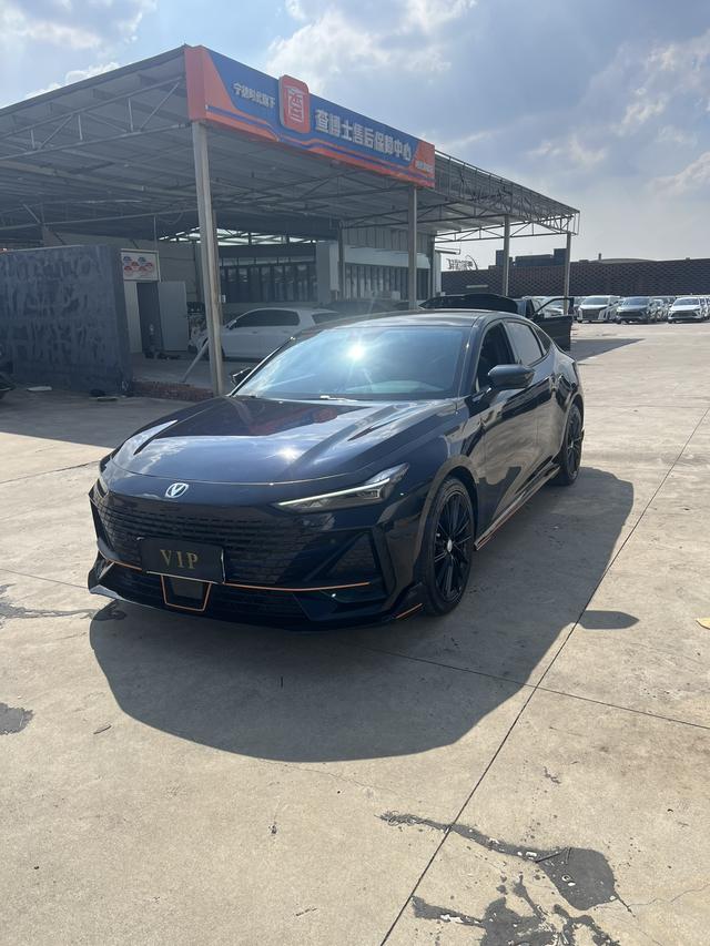 Changan UNI-V 2022 1.5T Sport – фото 1