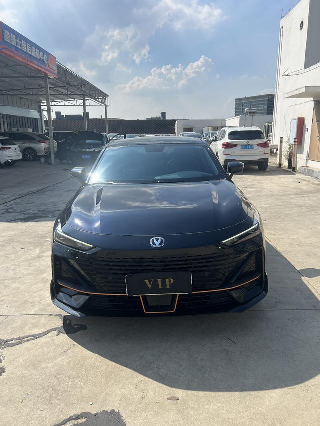 Changan UNI-V 2022 1.5T Sport – фото 2