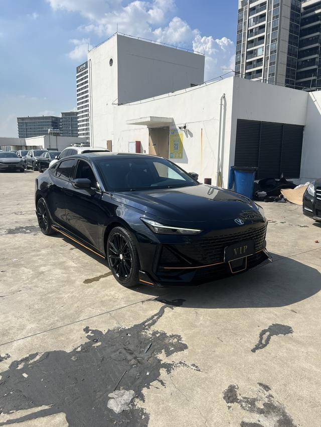 Changan UNI-V 2022 1.5T Sport – фото 3
