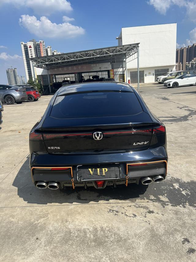 Changan UNI-V 2022 1.5T Sport – фото 17