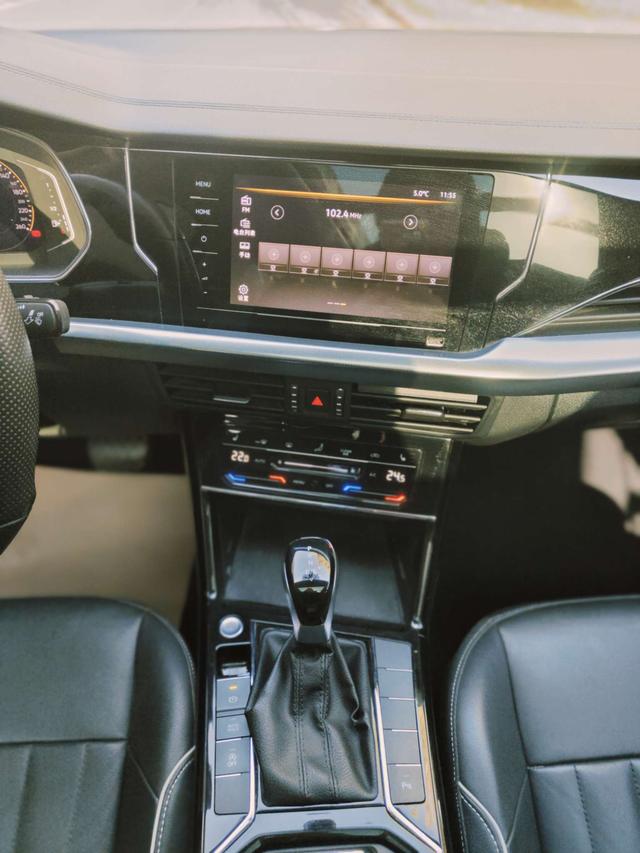 Volkswagen Passat 2022 330TSI Elite – фото 9