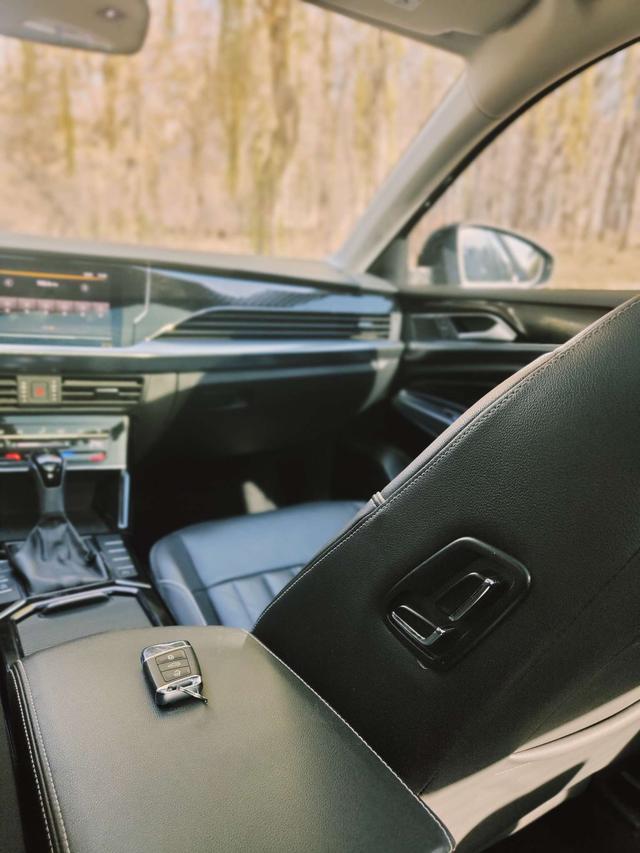 Volkswagen Passat 2022 330TSI Elite – фото 14