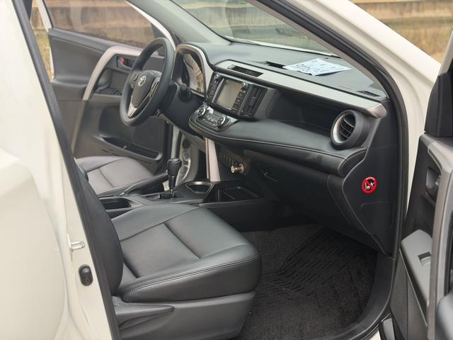 Toyota RAV4 2016 2.0L CVT 2WD Fashion – фото 4