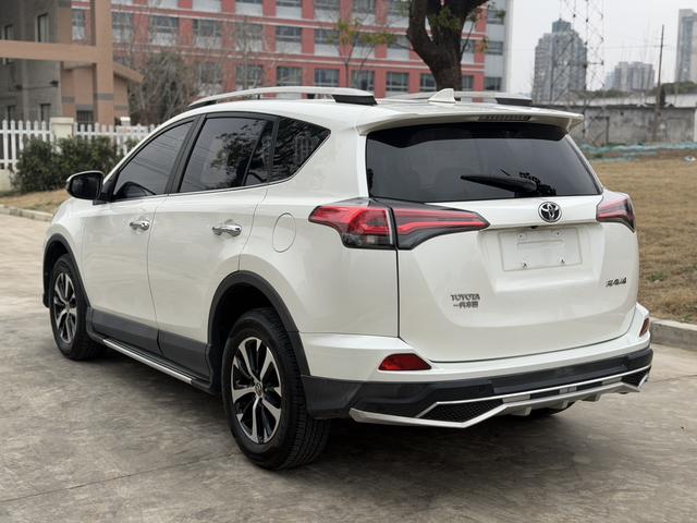 Toyota RAV4 2016 2.0L CVT 2WD Fashion – фото 8