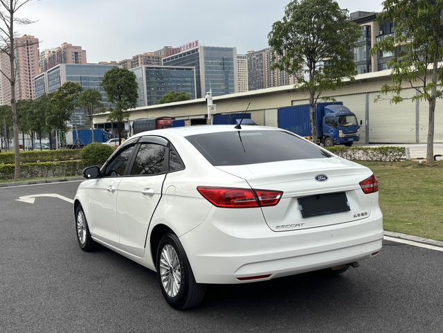 Ford Escort 2015 1.5L Automatic Fashion – фото 4