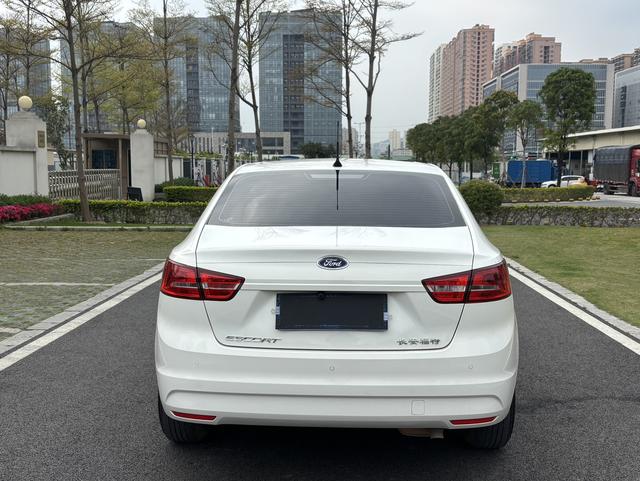 Ford Escort 2015 1.5L Automatic Fashion – фото 5
