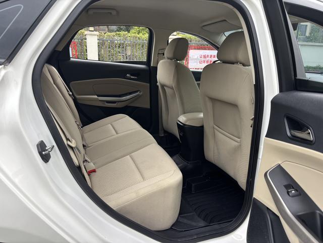 Ford Escort 2015 1.5L Automatic Fashion – фото 8
