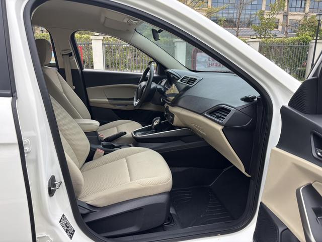 Ford Escort 2015 1.5L Automatic Fashion – фото 9