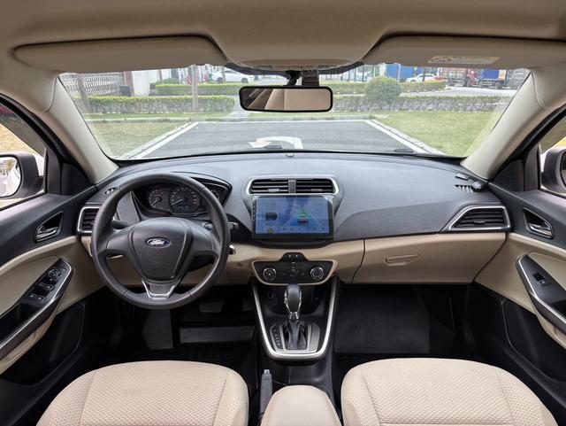 Ford Escort 2015 1.5L Automatic Fashion – фото 11