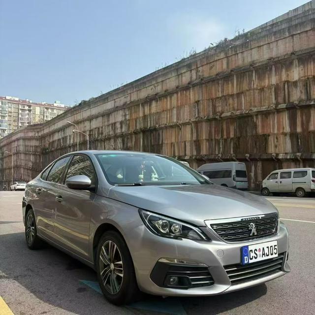 Peugeot 3008 2013 1.6THP Automatic Trend Модель 2018 года 1.6L автоматическое Deluxe Edition – фото 3
