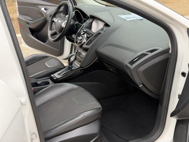 Ford Focus 2012 Hatchback 1.6L Automatic Style – фото 4