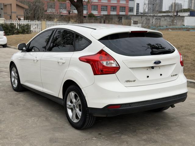 Ford Focus 2012 Hatchback 1.6L Automatic Style – фото 8