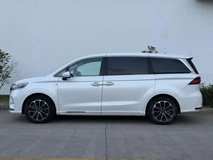 Roewe iMAX8 2023 Model 400TGI Comfort Edition