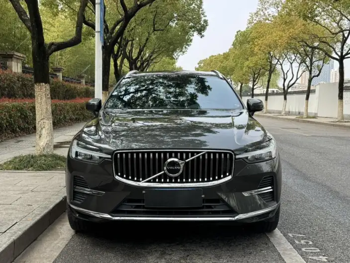 Volvo XC60 2022 Model B5 4WD Smart Range Deluxe Edition