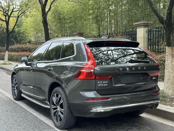 Volvo XC60 2022 Model B5 4WD Smart Range Deluxe Edition