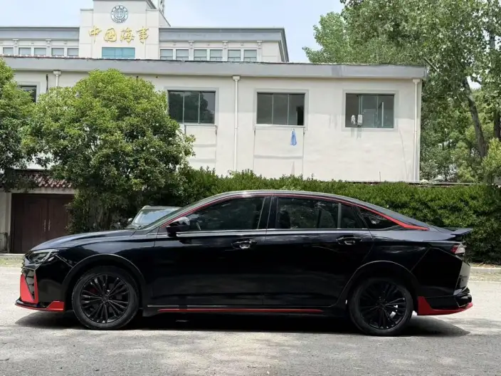 Yixuan Max 2022 Model 1.5T Dark Night Edge Edition