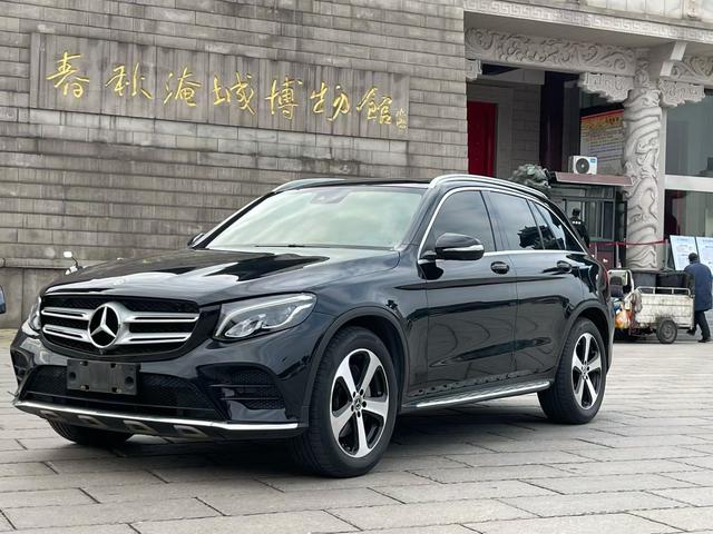 Mercedes-Benz GLC 2017 GLC 260 4MATIC Luxury – фото 1