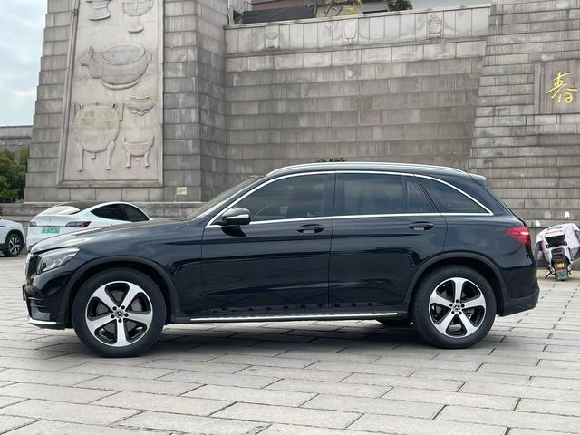 Mercedes-Benz GLC 2017 GLC 260 4MATIC Luxury – фото 3
