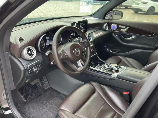 Mercedes-Benz GLC 2017 GLC 260 4MATIC Luxury – фото 4
