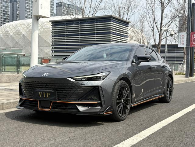 Changan UNI-V 2023 1.5T Sport – фото 1