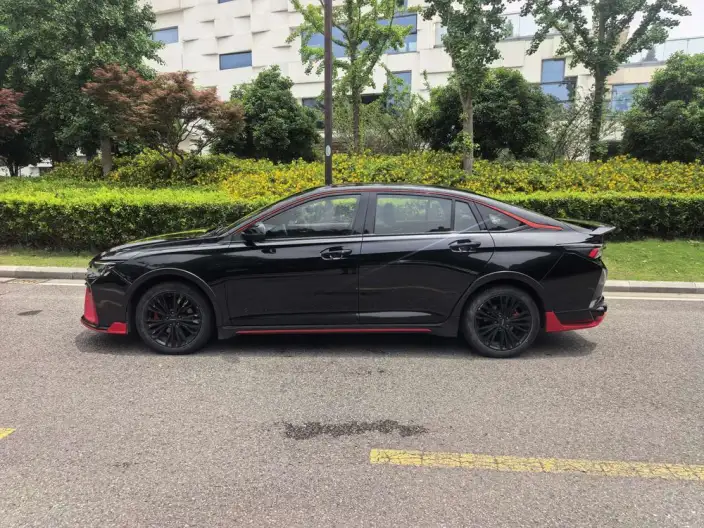 Yixuan Max 2022 Model 1.5T Dark Night Edge Edition