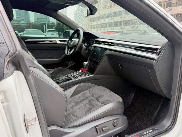 Volkswagen CC 2024 330TSI Dazzling Edition – фото 12