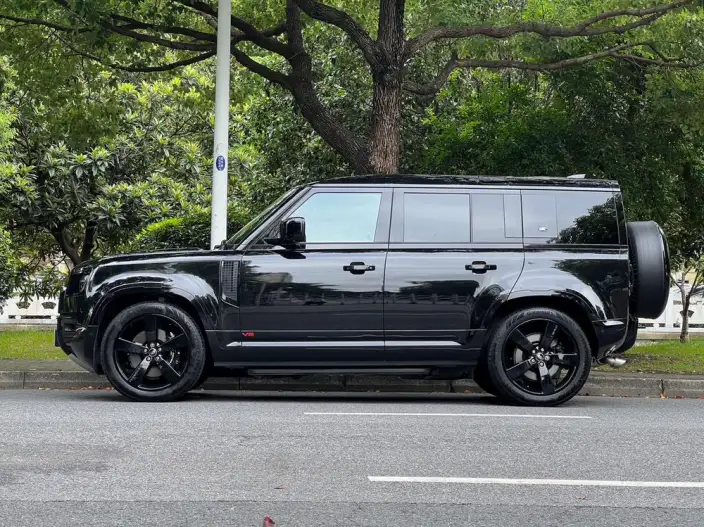 Land Rover Defender 2024 Model 110 5.0T V8