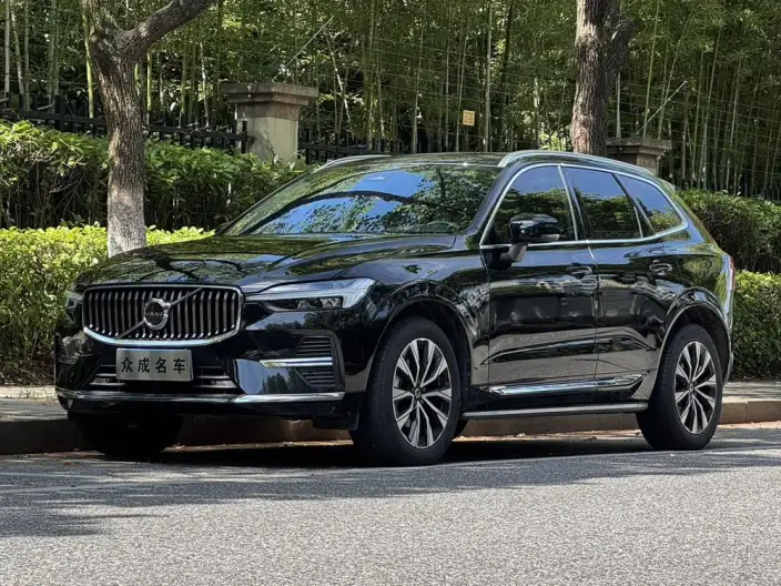 Volvo XC60 2023 Model B5 4WD Smart Range Deluxe Edition