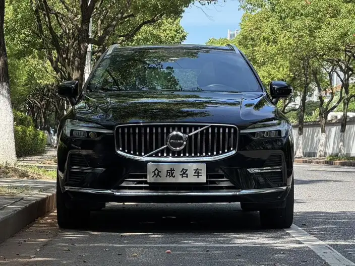 Volvo XC60 2023 Model B5 4WD Smart Range Deluxe Edition