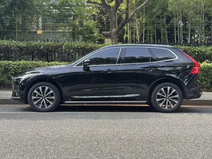 Volvo XC60 2023 Model B5 4WD Smart Range Deluxe Edition