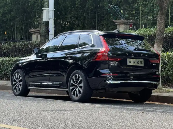 Volvo XC60 2023 Model B5 4WD Smart Range Deluxe Edition