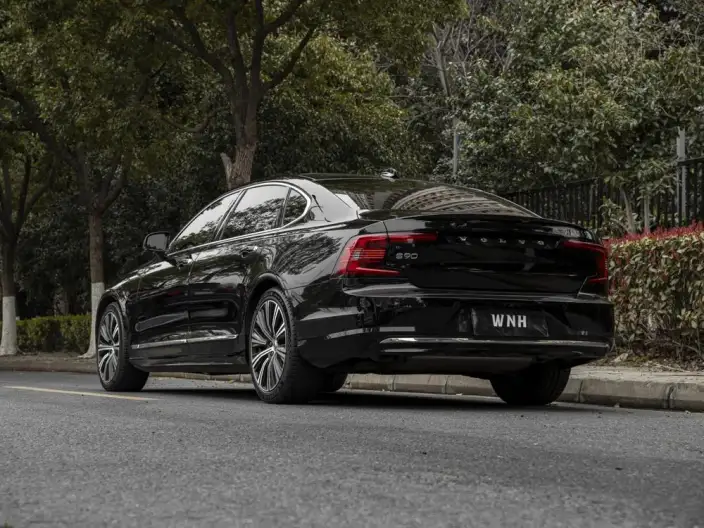 Volvo S90 2023 Model B5 Smart Range Deluxe Edition