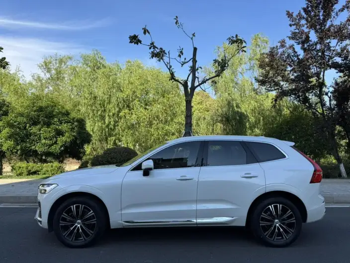 Volvo XC60 2022 Model B5 4WD Smart Range Deluxe Edition