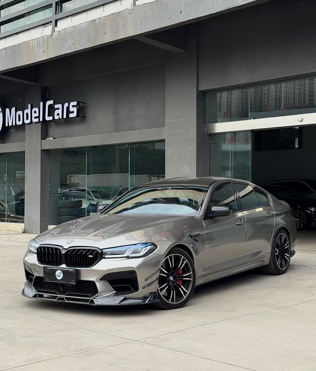 BMW M5 Модель 2018 года M5