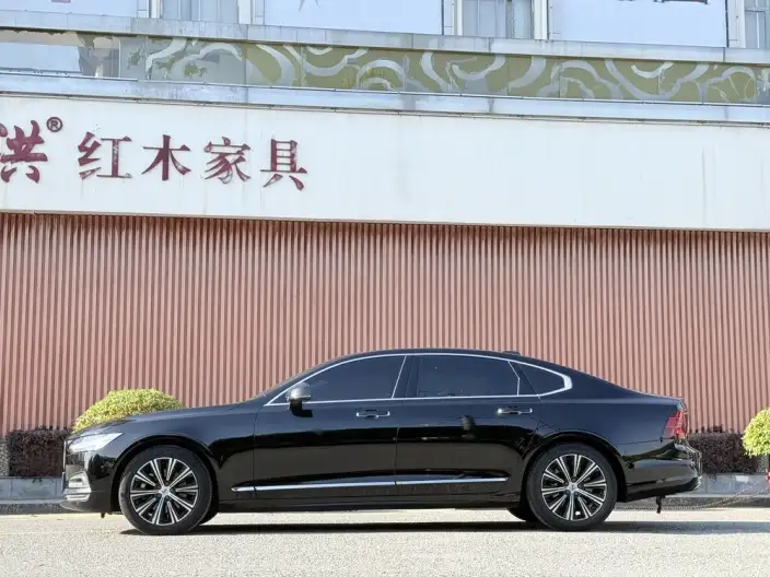 Volvo S90 2021 Model B5 Smart Range Deluxe Edition