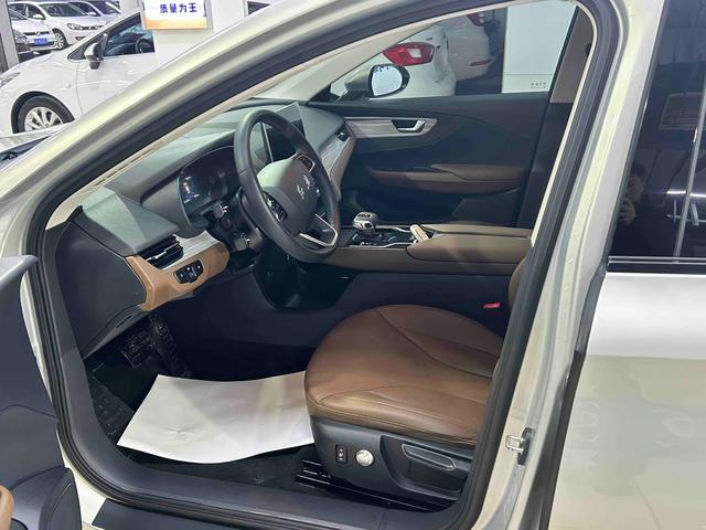 Hongqi E-QM5 2025 модификация 610KM PLUS Edition – фото 4