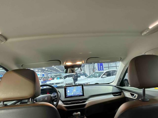 Hongqi E-QM5 2025 модификация 610KM PLUS Edition – фото 6