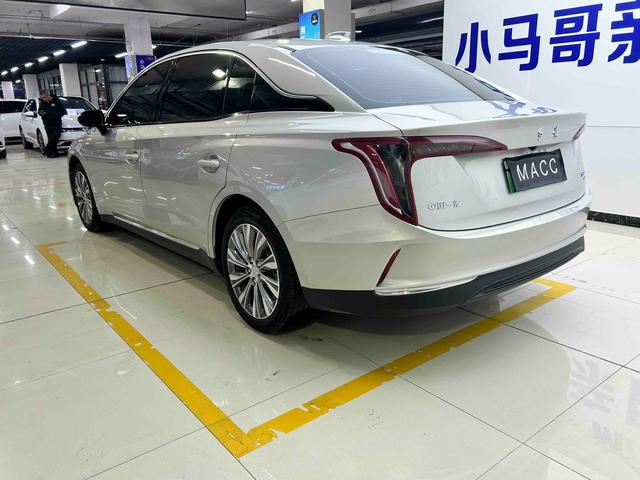 Hongqi E-QM5 2025 модификация 610KM PLUS Edition – фото 9