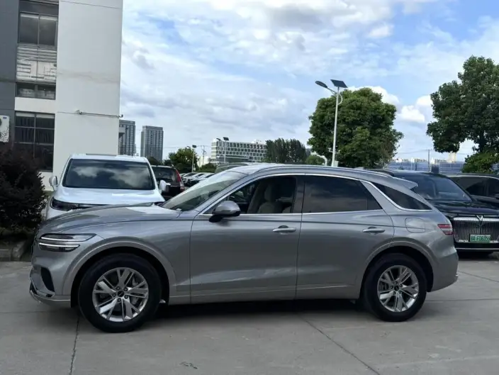 Genesis GV70 2025 Model 2.5T Rear Drive Deluxe Edition