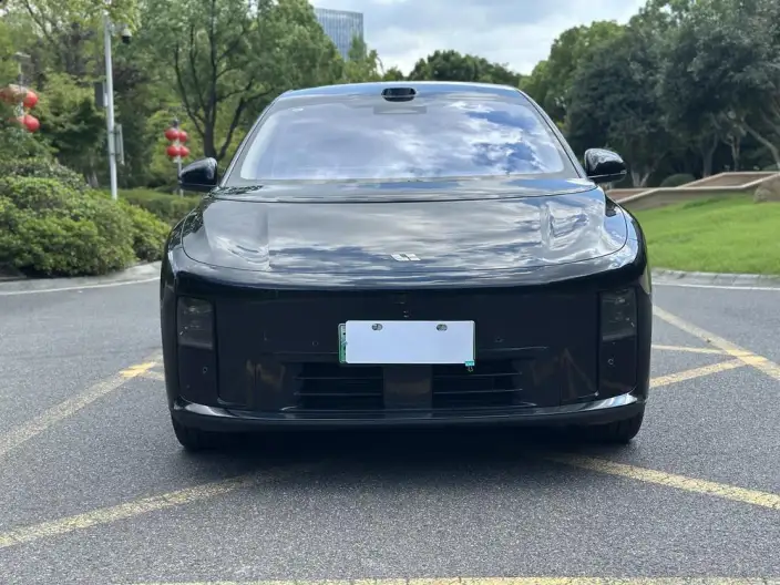 Li Auto i8 2025 Model Standard Edition