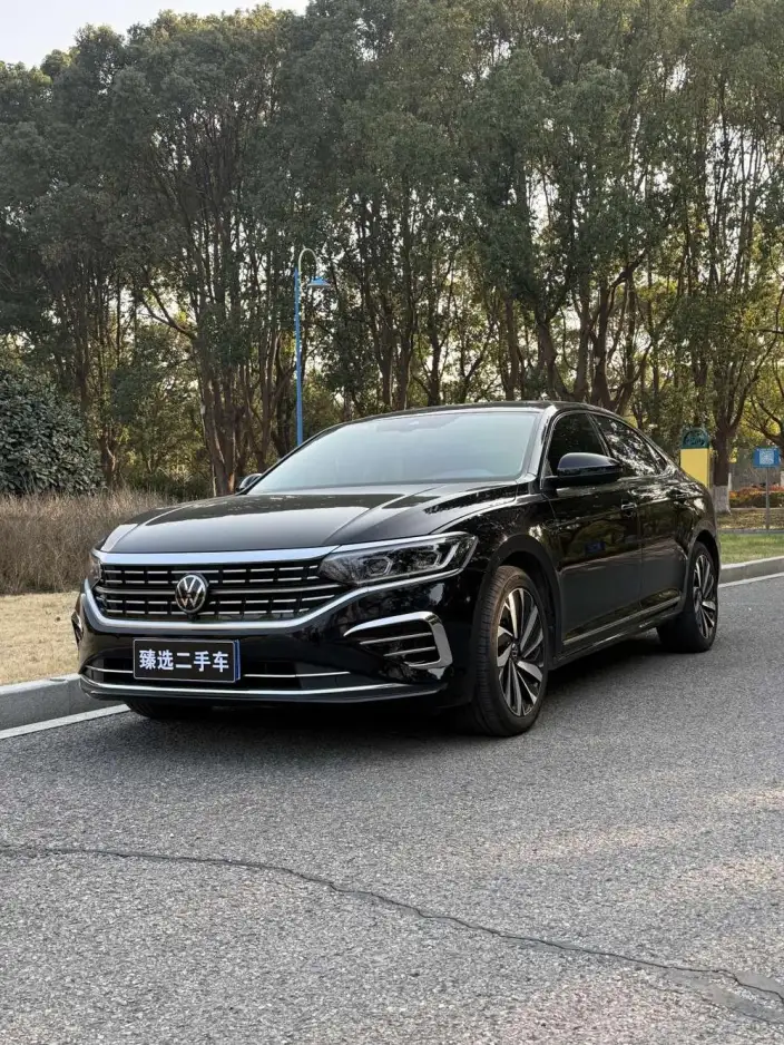 Volkswagen Passat 2022 Model 330TSI Deluxe Edition