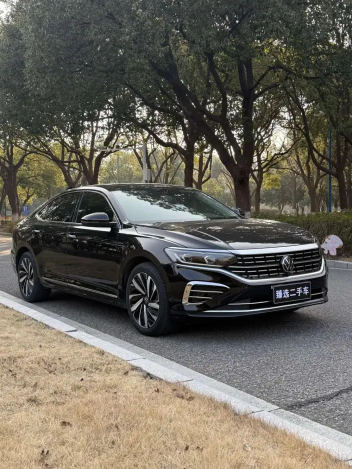 Volkswagen Passat 2022 Model 330TSI Deluxe Edition