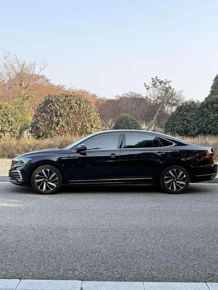 Volkswagen Passat 2022 Model 330TSI Deluxe Edition