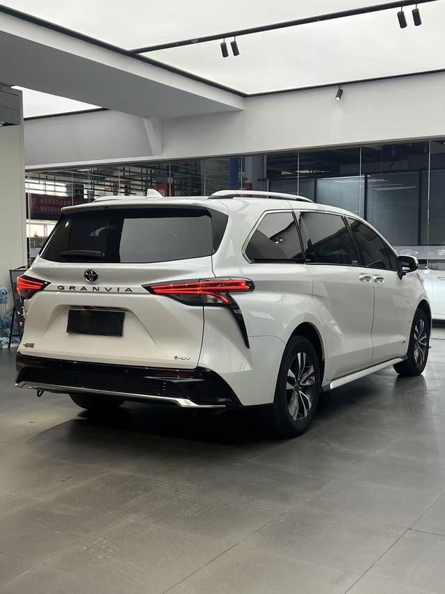 Granvia 2024 модификация Intelligent Hybrid 2.5L 2WD Com f ort Edition – фото 7