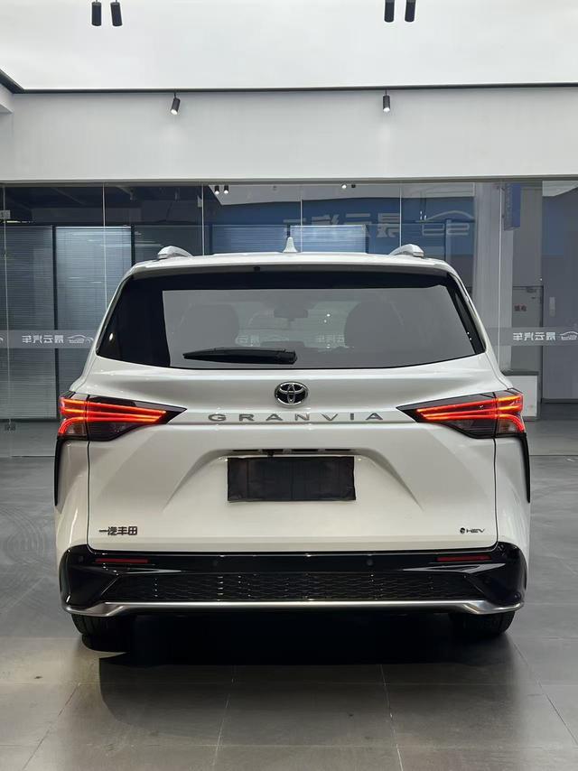 Granvia 2024 модификация Intelligent Hybrid 2.5L 2WD Com f ort Edition – фото 8