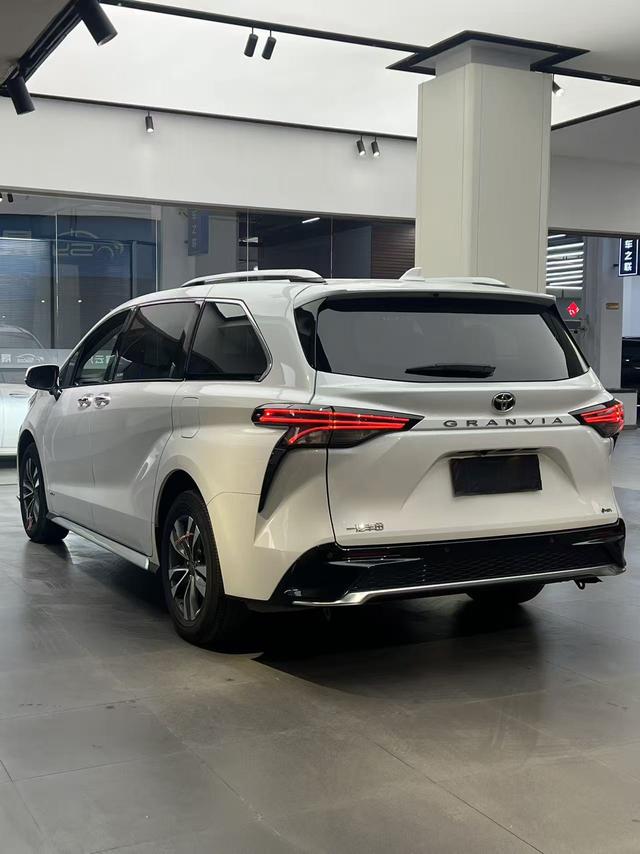 Granvia 2024 модификация Intelligent Hybrid 2.5L 2WD Com f ort Edition – фото 9