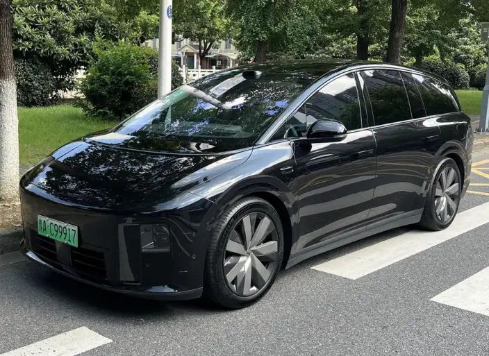 Li Auto i8 2025 Model Standard Edition