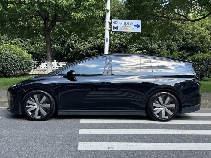 Li Auto i8 2025 Model Standard Edition