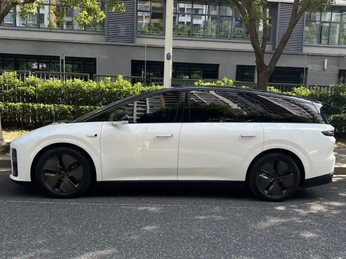 Li Auto i8 2025 Model Standard Edition